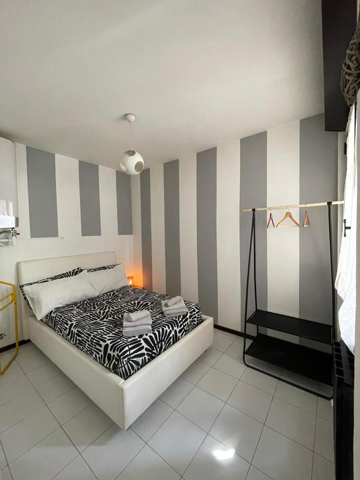 Citta&aeroporto Black And White Appartement *