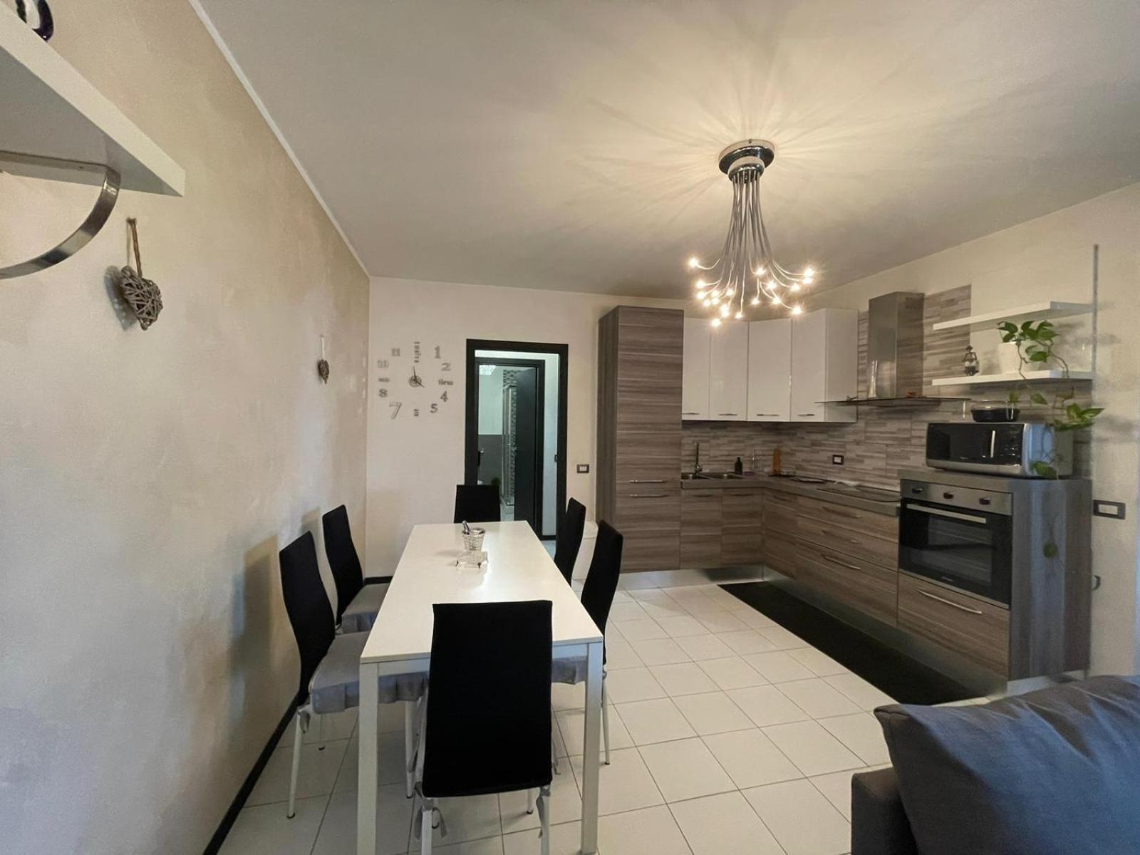 Apartment Citta&aeroporto Black And White