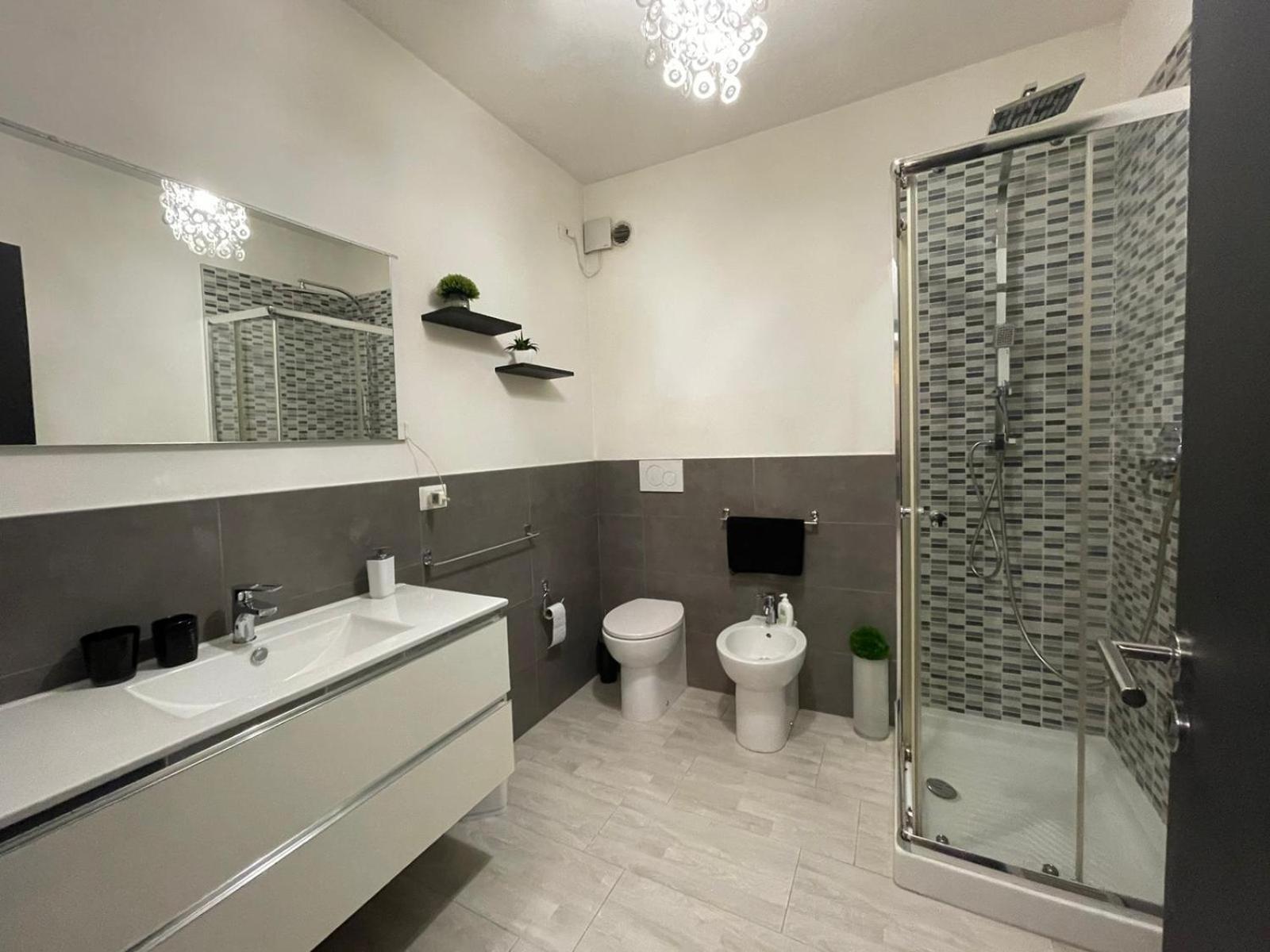 Citta&aeroporto Black And White Apartment
